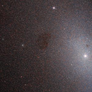 Hubble сфотографировал спутник галактики Андромеды
