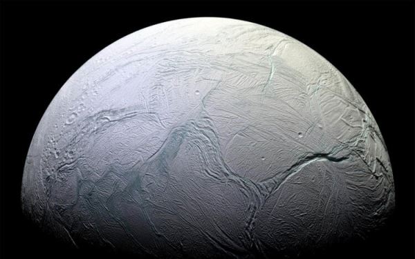 В воде спутника Сатурна найдена органика