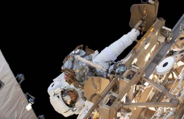 <br />
НАСА готовится к выходу в открытый космос на МКС<br />
